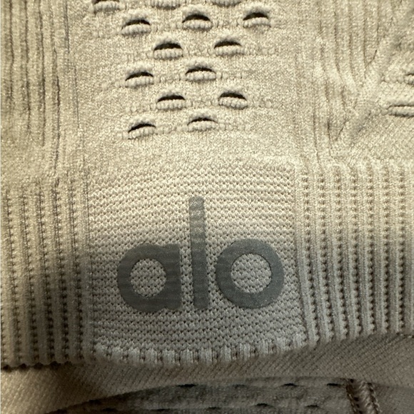 ALO Yoga Gray Textured Cut-Out Tank Top - Picture 5 of 5